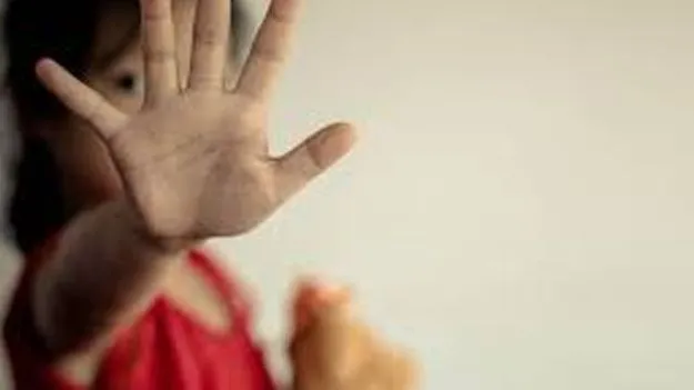 Child Abuse: బడి ఎగ్గొట్టి సరదాగా బయటకు వెళితే.. 