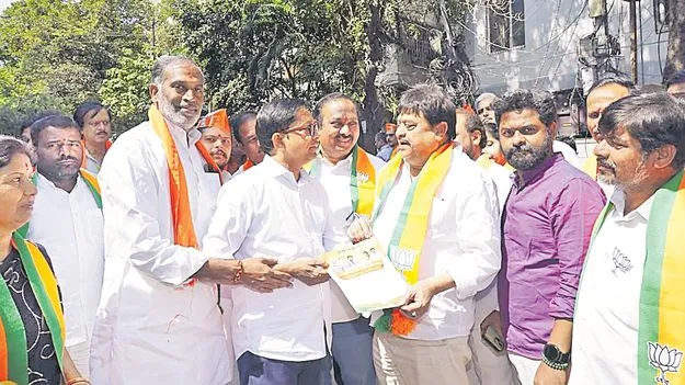 BJP State President Ramchander Rao: మీ నేతలే మీ కుర్చీ లాగేందుకు ప్రయత్నిస్తున్నారు