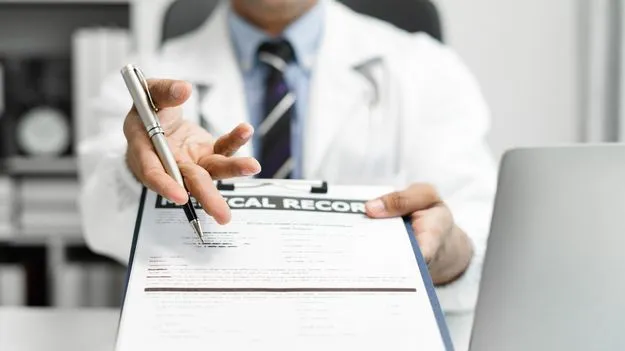 Doctors Renting Out Medical Certificates: అద్దెకు వైద్య పట్టాలు