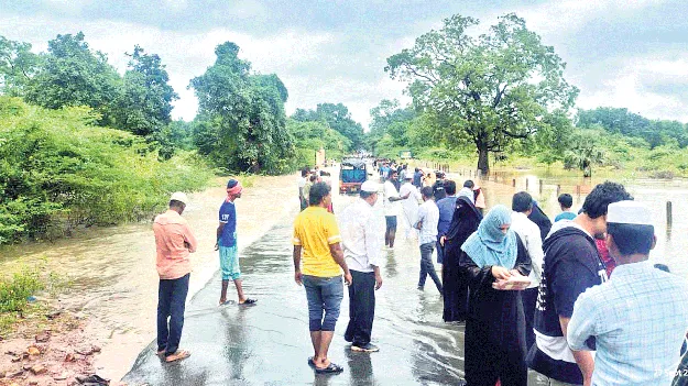 వాహనాల రాకపోకలు బంద్‌