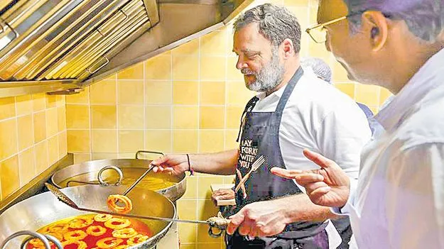 Sweet Shop Owner: త్వరగా పెళ్లి చేసుకుని స్వీట్లకు ఆర్డర్‌ ఇవ్వండి..