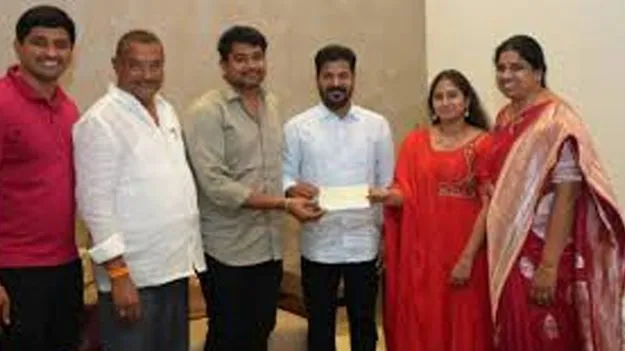 MLA B. Lakshmareddy: లారీలు అమ్మి సీఎం ఫండ్‌కు రూ.2 కోట్లు ఇచ్చా 