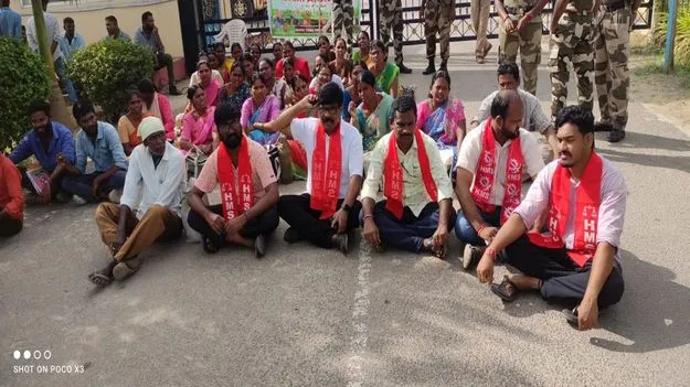 ఫారెస్టు మేనేజర్‌ను బదిలీ చేయాలి