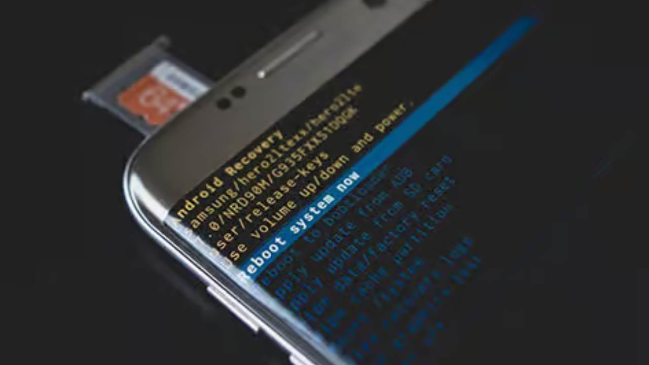 Data Security: పాత ఫోన్ అమ్మేస్తున్నారా? ఈ జాగ్రత్తలు తప్పనిసరి