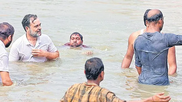 Rahul Gandhi: మోదీని ఆడిస్తున్న పెద్ద వ్యాపారులు