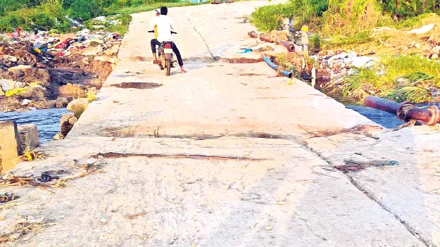 వర్షాలకు దెబ్బతిన్న చప్టాలు    