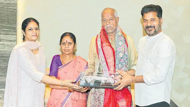 Anthem Poet Andessri Passes Away:  బతుకు బండే పాటగా అందె!