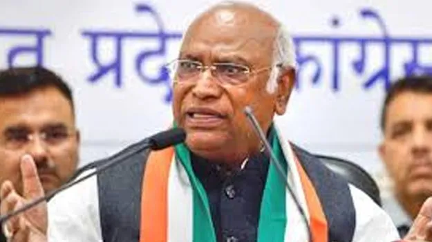 Mallikarjun Kharge advised: గ్రూపు రాజకీయాలకు తావులేదు
