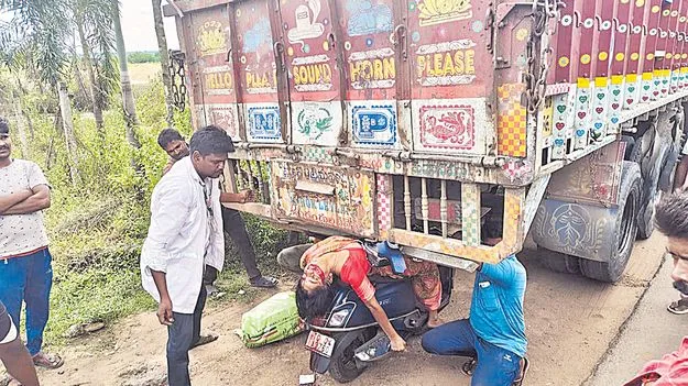 Dog Causes Fatal Accident: ప్రాణం తీసిన శునకం 