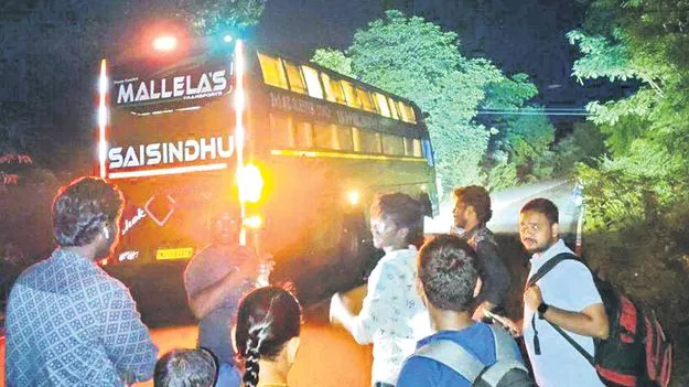 Bus Incident: హడలెత్తించిన మరో రెండు బస్సులు
