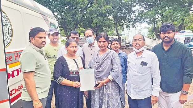 Kurnool Bus Tragedy: కర్నూలు బస్సు ప్రమాద.. మృతుల కుటుంబాలకు ఎక్స్‌గ్రేషియా అందజేత