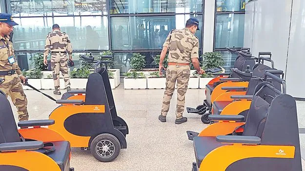 Shamshabad Airport: శంషాబాద్‌ ఎయిర్‌పోర్టులో ఎలక్ట్రిక్‌ వీల్‌చైర్లు 