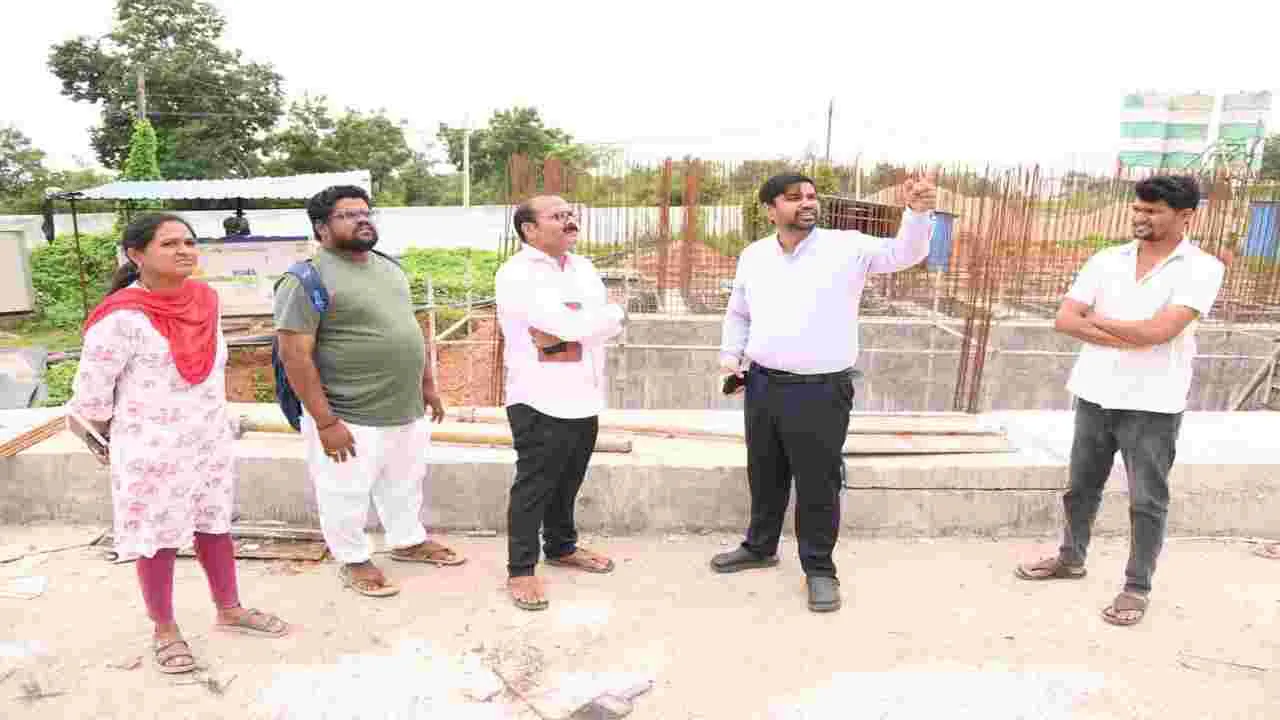 మెడికల్‌ కాలేజీ నిర్మాణ పనుల్లో వేగం పెంచాలి 