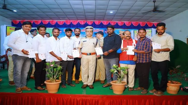 పోలీసు అమరుల త్యాగాలు వెలకట్టలేనివి 