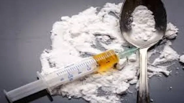 Drug Trafficking: స్కూల్‌ బ్యాగ్‌లో 5 కిలోల హ్యాష్‌ ఆయిల్‌  