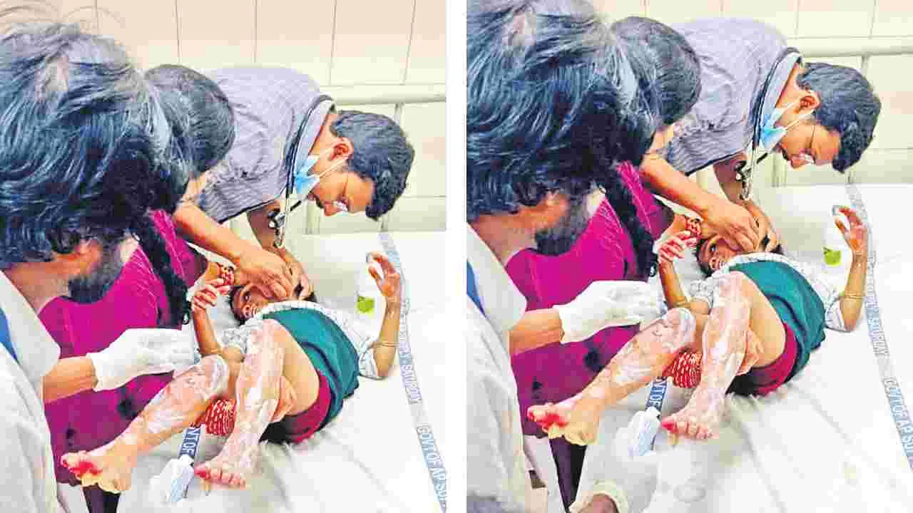 Food Distribution Chaos: అన్న సంతర్పణలో తోపులాట