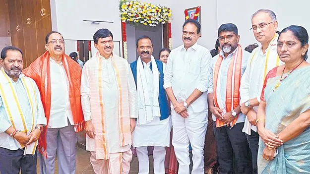 Ponguleti Srinivas Reddy: మంత్రి పొంగులేటి స్వగ్రామంలో సందడి