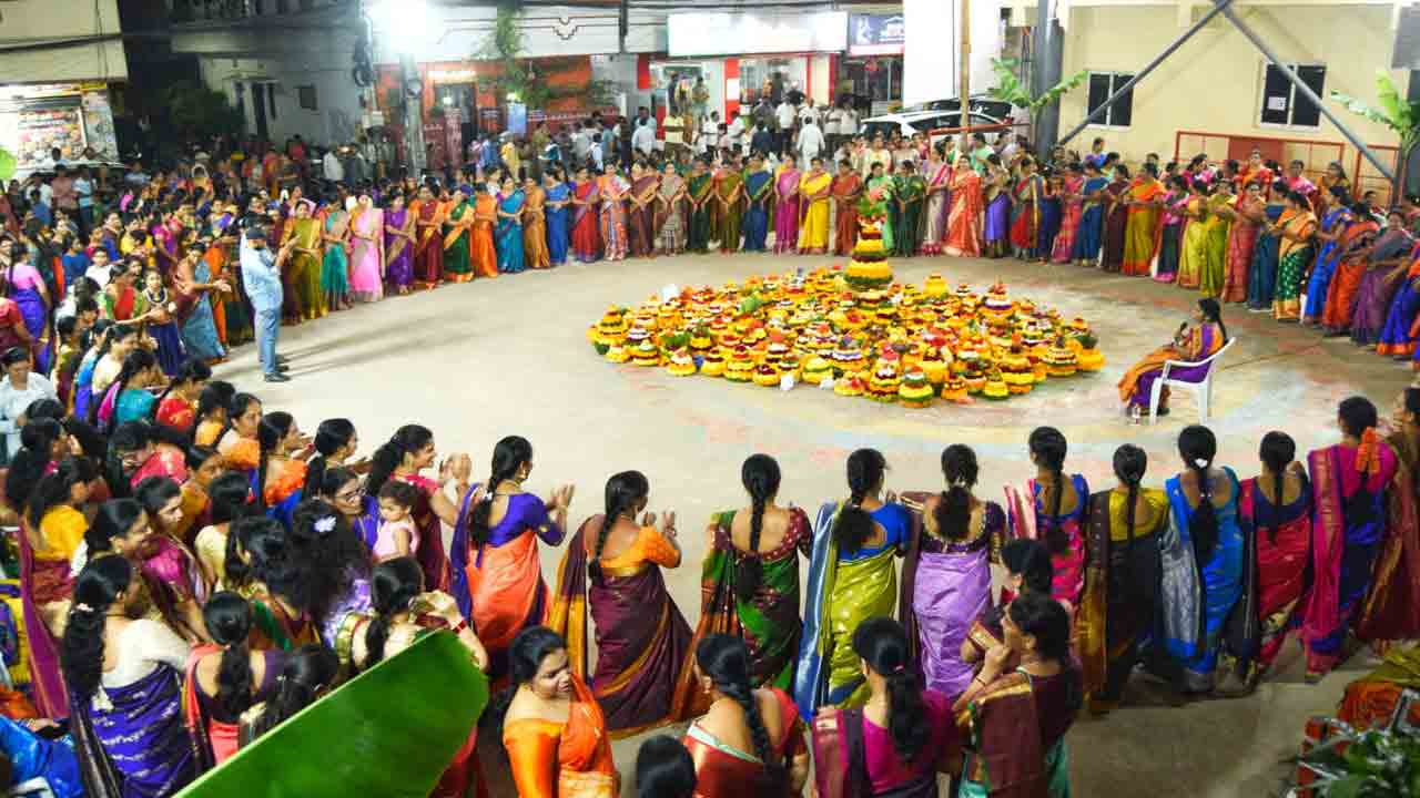 Batukamma Celebrations: బతుకమ్మ సంబురాలకి వేళాయె..