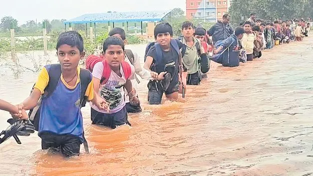 Heavy Rains Lash Telangana: మొంథా మోత