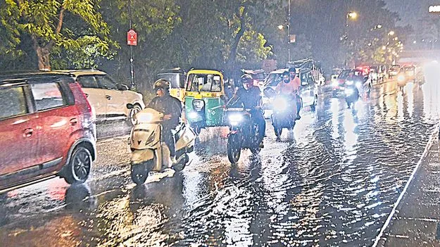Heavy Rain Floods: రాజధానిలో దంచి కొట్టిన వాన