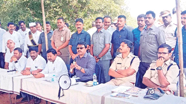 అధికారులు సమన్వయంతో పనిచేయాలి