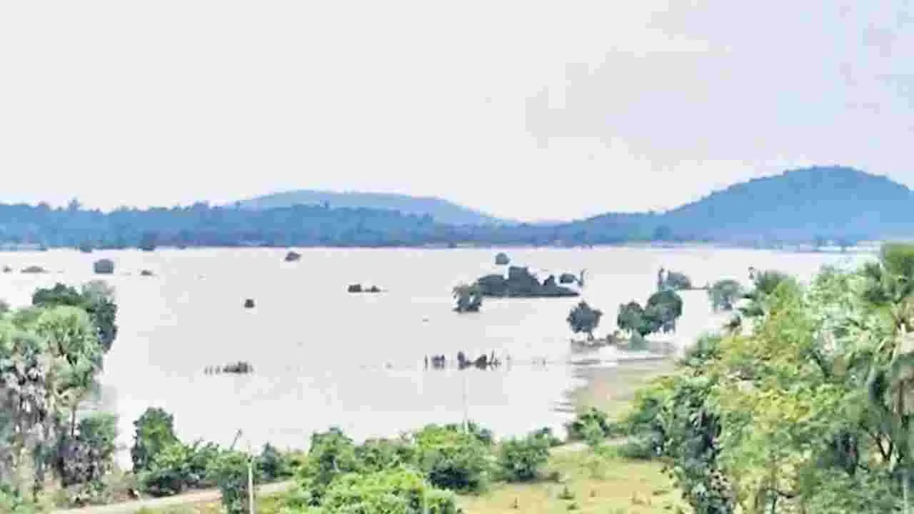 Godavari Floods Intensify: ఉధృతంగా గోదావరి