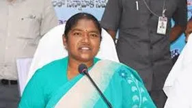 Minister Seethakka: పంచాయతీ కార్యదర్శుల సమస్యలు పరిష్కరిస్తాం