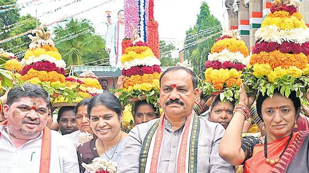 Ponam Prabhakar: ఇన్ని రోజులూ పేదల రక్తం తాగారు