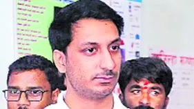 Alleged Land Deal Controversies: మహారాష్ట్ర మంత్రుల మెడకుభూ కొనుగోళ్ల ఉచ్చు