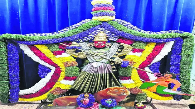 GODDES: మహిషాసుర మర్దినిగా అమ్మవారు