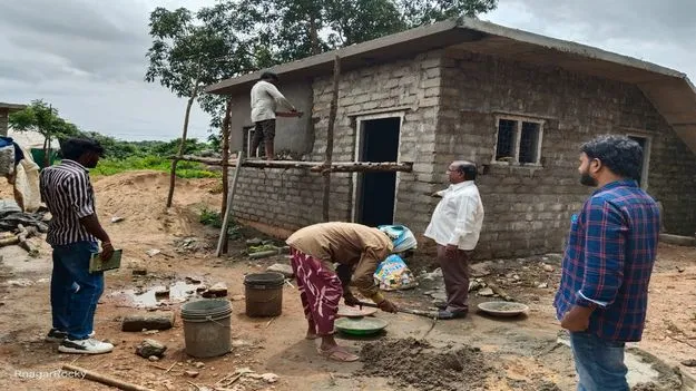 ఇందిరమ్మ ఇండ్లకు ఉపాధిహామీ అనుసంధానం