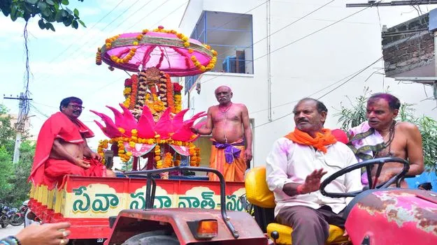 మంథని మహాలక్ష్మీ అమ్మవారి ఊరేగింపు