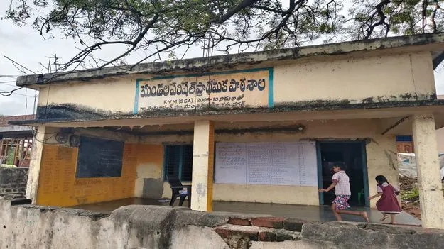 ఒకే గది... ఐదు తరగతులు