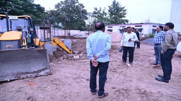 అభివృద్ధి పనులు సకాలంలో పూర్తి చేయాలి 