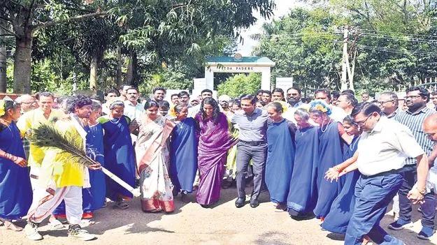 భావి తరాలకు ఆదివాసీ యోధుల చరిత్ర 