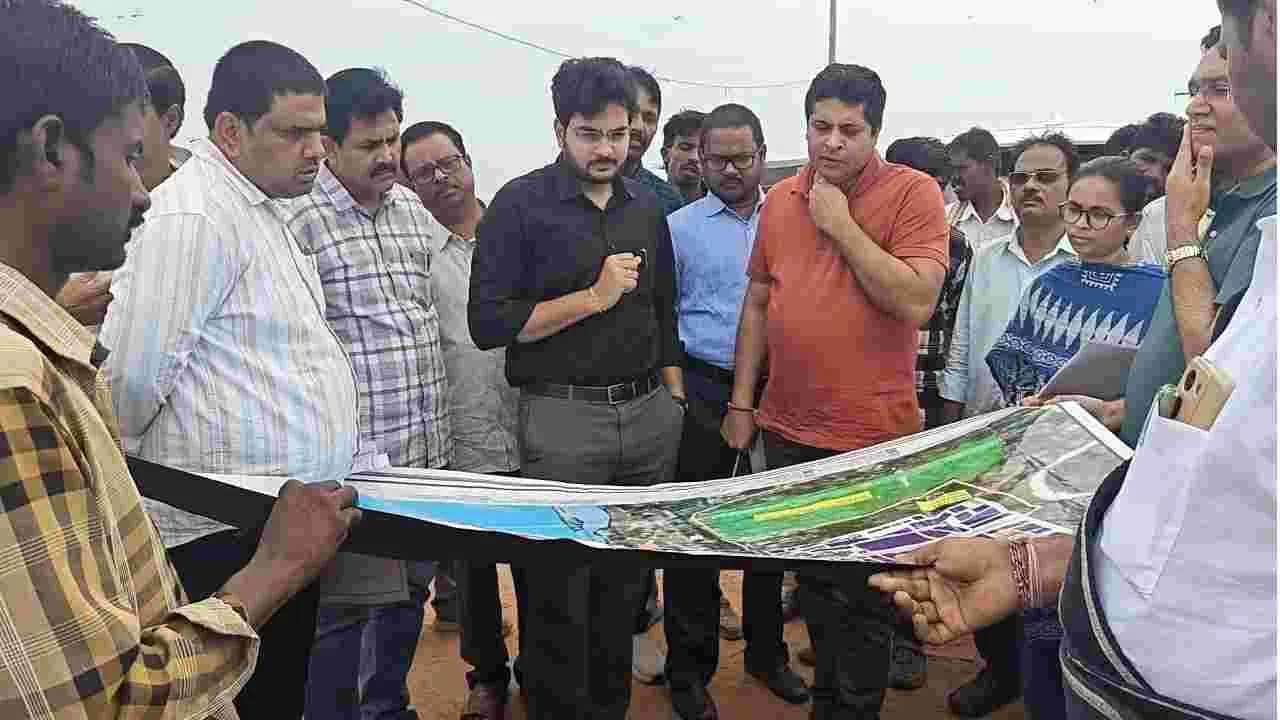 నౌకా నిర్మాణ కేంద్రానికి స్థల పరిశీలన