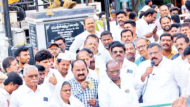 పరిసరాలు శుభ్రంగా ఉంచడం మన బాధ్యత