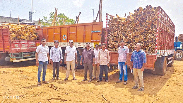 అక్రమంగా తరలిస్తున్న కలప పట్టివేత