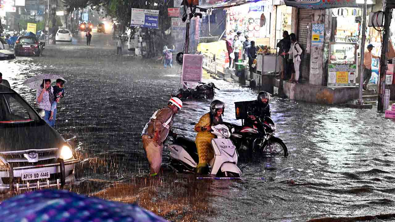 Heavy Rain In Hyderabad: భాగ్యనగరంలో భారీ వర్షం..
