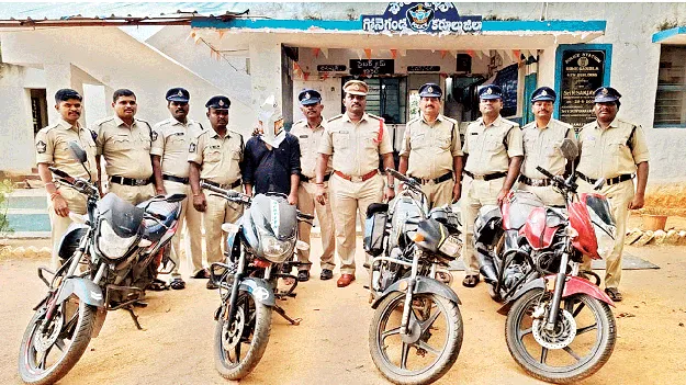 ద్విచక్రవాహనాల దొంగ అరెస్టు 