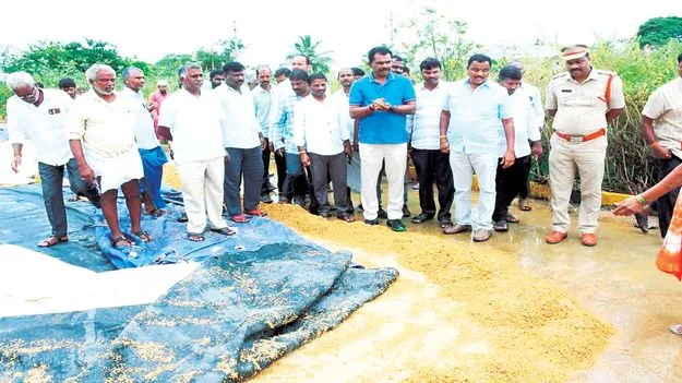 రైతులు ఆందోళన చెందొద్దు