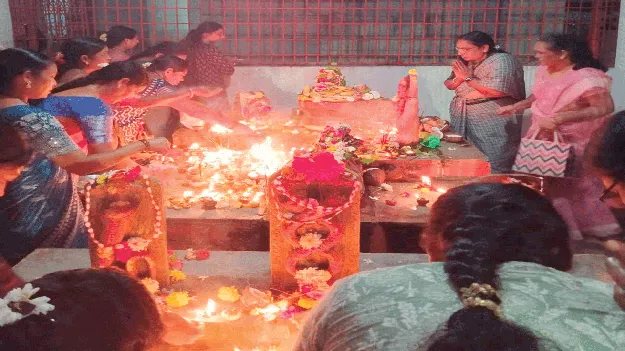 భక్తిశ్రద్ధలతో కార్తీక తొలి సోమవారం పూజలు