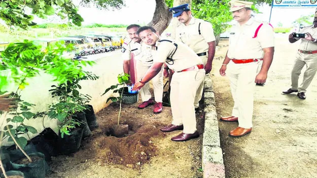 SP: ఫిర్యాదుదారులను నిర్లక్ష్యం చేస్తే చర్యలు :ఎస్పీ