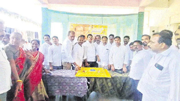 అట్టహాసంగా విజయ్‌కుమార్‌ పుట్టినరోజు వేడుకలు