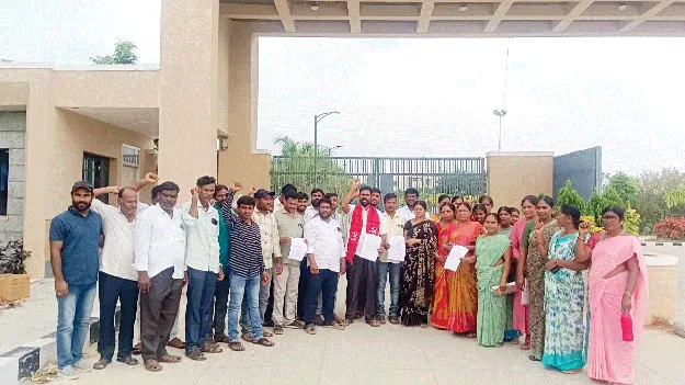 హాస్టల్‌ వర్కర్ల పెండింగ్‌ జీతాలు చెల్లించాలి