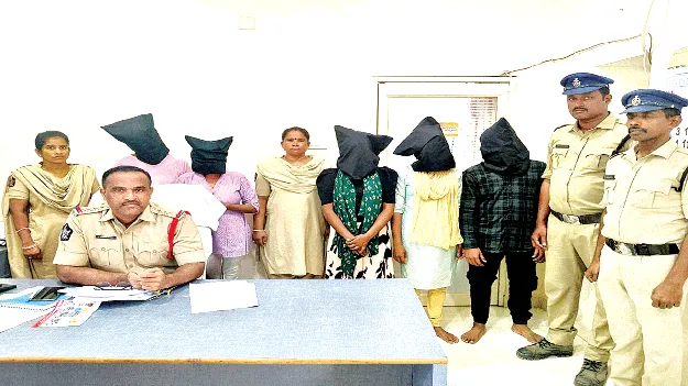 ఐదుగురు గంజాయి స్మగ్లర్ల అరెస్టు