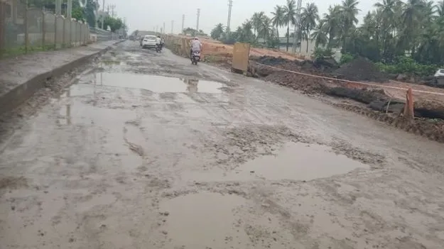 వంతెన నిర్మాణం వదిలేశారు..!