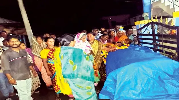    శవంతో ధర్నా