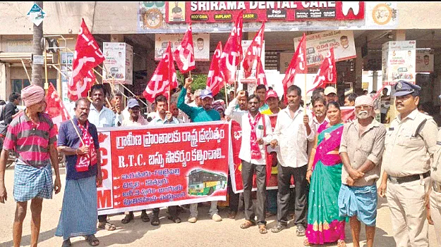 టెక్కలికి బస్సు సౌకర్యం కల్పించాలి