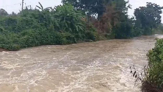 మంగళవారం అర్ధరాత్రి నుంచి భారీ వర్షం